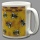 Mit dieser Tasse im Bienendekor wird jeder Kaffeegenuss zu einem besonderen Erlebnis. Der fröhliche Mix aus gelben und bunten Akzenten bringt Farbe in den Alltag, während das Bienendesign an die Natur und die wichtige Arbeit der Bienen erinnert. Ideal für Imker*innen und Naturliebhaber.