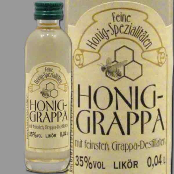 Diese edle Mini-Flasche Honig-Grappa (35% vol., 0,04 l) kombiniert die Süße des Honigs mit den feinsten Grappa-Destillaten. Ein geschmacklicher Genuss in seiner reinsten Form – perfekt für Liebhaber handwerklich hergestellter Spirituosen.