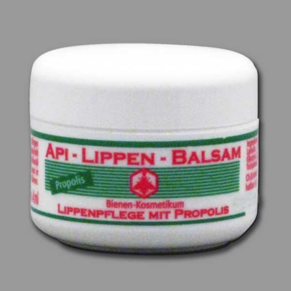 Der API - Lippenbalsam mit Propolis sorgt für langanhaltende Feuchtigkeit und schützt empfindliche Lippen mit einer natürlichen Mischung aus Propolis, Kamille und Bienenwachs. Ideal für alle, die auf eine intensive Lippenpflege setzen.