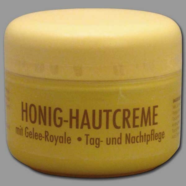 Die Honig-Hautcreme mit Gelee-Royale ist eine nährende Pflege für trockene Haut. Mit wertvollem Honig und Gelee-Royale wird die Haut intensiv mit Feuchtigkeit versorgt und fühlt sich angenehm weich und geschmeidig an.