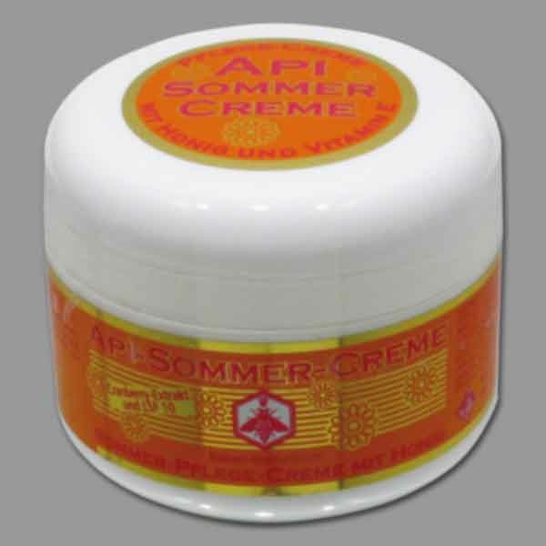 Mit der API-SOMMER-CREME genießen Sie den Sommer auf Ihrer Haut: Diese Creme mit Honig, Cranberry-Extrakt und UV-Schutz spendet Feuchtigkeit, schützt vor Sonnenstrahlen und macht die Haut geschmeidig. Ideal für Gesicht, Hals und Dekolleté.