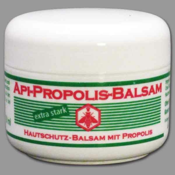 Der API-PROPOLIS-BALSAM schützt die Haut intensiv vor Umwelteinflüssen. Mit seiner hohen Konzentration an Propolis regeneriert und schützt er die Haut und fördert die Heilung bei Hautunreinheiten.
