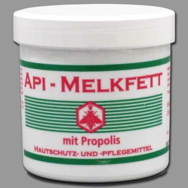 Das API-MELKFETT mit Propolis und Ringelblumenextrakt bietet intensive Pflege für trockene, beanspruchte Haut. Es schützt vor äußeren Einflüssen und wirkt beruhigend auf gereizte Hautstellen.