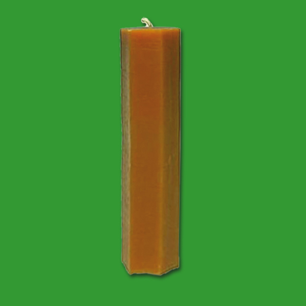 Diese Kerzengießform Kerze rau, 6-eckig ermöglicht Ihnen die Herstellung von stilvollen und modernen 6-eckigen Kerzen mit einer rauen Oberfläche. Ideal für kreative Projekte und individuelle Dekorationen.