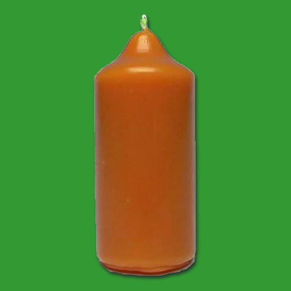 Diese Gießform Stumpen mit einer Größe von 11 x Ø 4,5 cm ermöglicht es Ihnen, größere Stumpenkerzen mit einer Wachsmenge von 140 g zu gießen. Die ideale Wahl für Dekoration und stimmungsvolle Beleuchtung.
