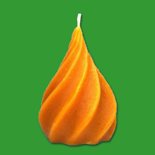 Diese Kerzengießform in Form eines gedrehten Tropfens mit rauer Oberfläche ist besonders geeignet für die Herstellung von rustikaleren Kerzen. Mit einer Größe von 9 x 5,5 cm und einem Wachsgewicht von 90 g schafft sie eine natürliche, unvollkommene Schönheit. Ideal für die Herstellung einzigartiger Dekorationen für das ganze Jahr.
