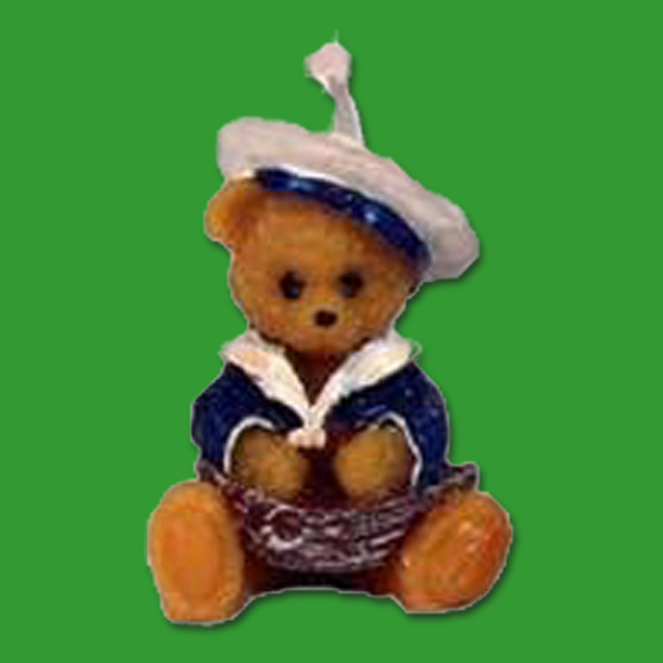 Verspielte Eleganz: Die Gießform Teddy mit Boot (5,5 x 4 cm) kreiert handliche, maritime Kerzen mit einer Prise Spaß.