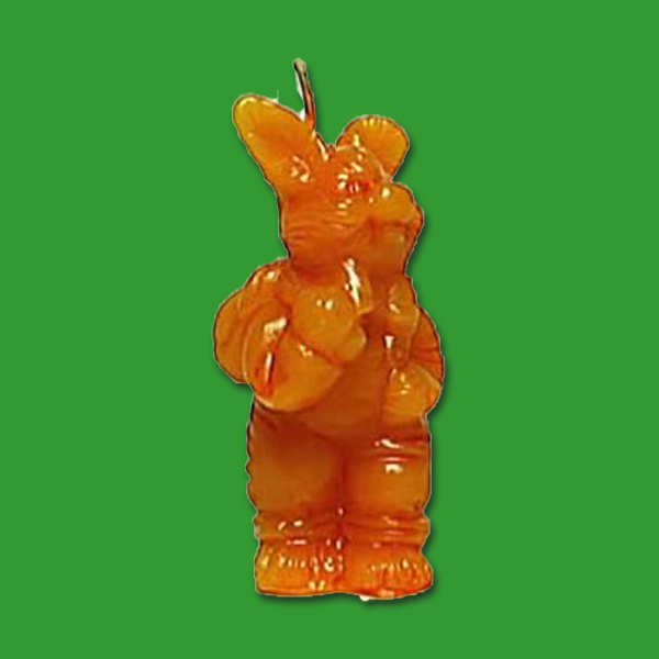 Eine entzückende Silikonform „Hase mit Rucksack“ für individuelle Osterkerzen. Mit Dochtstärke Nr. 3 lassen sich Kerzen mit 7 x 3,5 cm und 20 g fertigen. Besonders leicht zu entnehmen dank praktischem Schnitt. Ideal für feine Wachskunst.