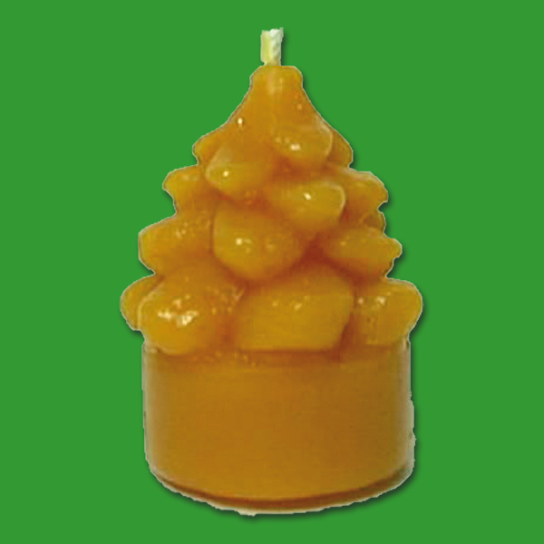 Diese kleine Tannenbaum-Teelichtform schafft stimmungsvolle Akzente in jedem Raum. Nachhaltig und einfach in der Handhabung.