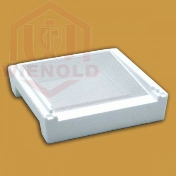 Der unbehandelte LCB-DN-Boden überzeugt mit Aluminium-Lüftungsgitter. Robust und einfach zu reinigen, ergänzt er jede Imkerausrüstung.