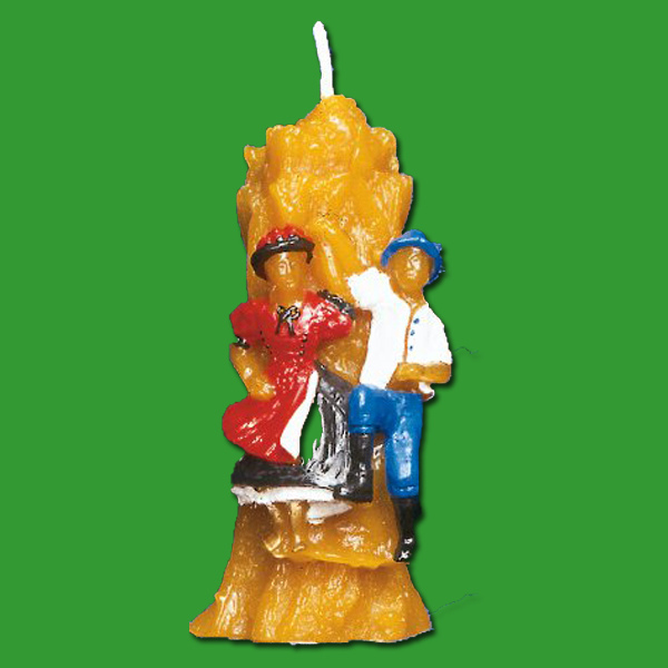 Diese Kerzengießform in Form eines Trachtenpaars ist eine wunderbare Möglichkeit, traditionelle Kerzen zu gestalten. Mit einer Größe von 14 x 8 cm und einem Wachsgewicht von 180 g können Sie außergewöhnliche Kerzen für festliche Anlässe wie Volksfeste oder Hochzeiten kreieren.