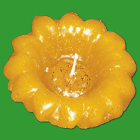 Mit dieser Blume-Schimmer-Kerze gelingt Ihnen eine zarte,...
