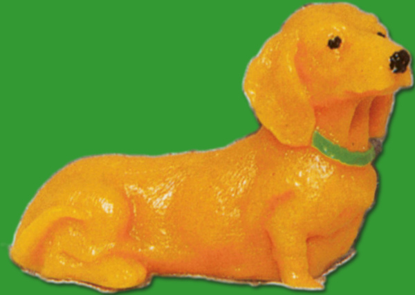 Diese Dackel-Gießform (ca. 7,5 x 12,5 cm, Wachsgewicht ca. 92 g) wird eine liebenswerte Hundekerze entstehen lassen, die perfekt für Tierliebhaber und als Geschenkidee geeignet ist.