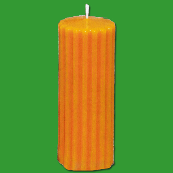 Diese Gießform für eine Kerze im klassischen Rillendesign ist besonders für Imker*innen geeignet, die ansprechende und vielseitige Formen bevorzugen. Die detaillierte Struktur sorgt für ein besonders schönes Lichtspiel.