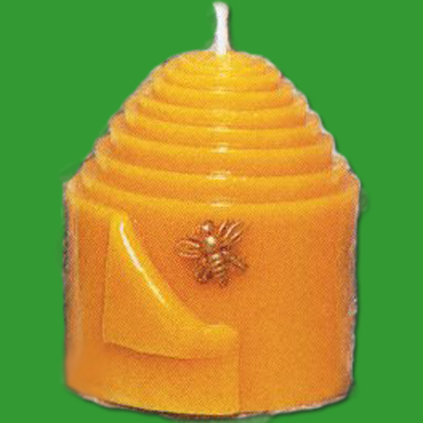 Mit der Gießform „gerollte Wachsplatte mit Bienenrelief“ gestalten Sie beeindruckende Kerzen, die die Schönheit der Bienenwelt einfangen. Die hochwertige Form sorgt für präzise Details und ermöglicht kreative Bastelideen – ideal für größere Kerzen mit ca. 215 g Wachs.