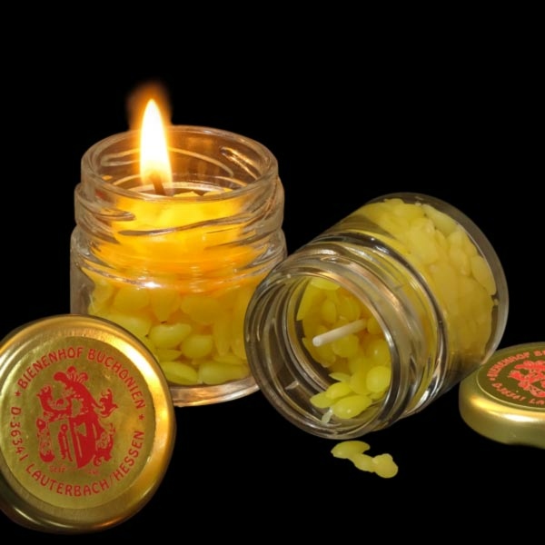 Natürlich duftendes Teelicht im Glas aus reinem Bienenwachs (30g). Umweltfreundlich und stilvoll, mit einer Brenndauer von mindestens 3,75 Stunden.