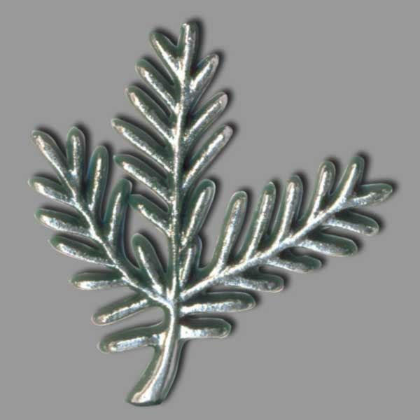 Die grün-angesilberten Tannenzweige als Kerzenverzierung zaubern mit ihrer silbrigen Optik einen dezenten Glanz. Einfach anzubringen und ideal für elegante Weihnachtsdekorationen. Packung mit 9 Stück.
