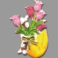 Die Tulpen- und Kätzchenstraußverzierung im Ei...