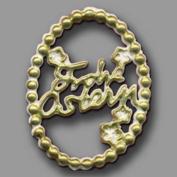 Der Schriftzug „Frohe Ostern im Ei“ kombiniert goldene Eleganz mit schlichter Weiß-Optik – perfekt für Osterkerzen.