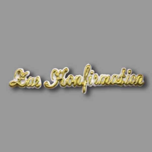 „Zur Konfirmation“ – diese gold-weiße Kerzenverzierung fügt Ihren Festkerzen eine besondere Note hinzu. Mit 9 cm Breite ein dekorativer Blickfang.