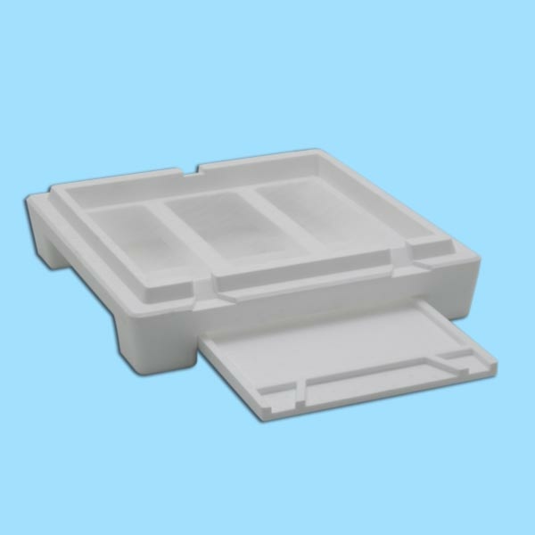 Die LCB-DN Schieblade aus Hart-Styropor® ist ein essenzielles Werkzeug zur Varroa-Kontrolle. Mit ihrer Größe von 315 x 435 mm ist sie kompatibel mit Böden der Typen 1000, 1003 und 1005. Die Gemüllwanne lässt sich einfach von hinten einschieben und sorgt für präzise Diagnosen.
