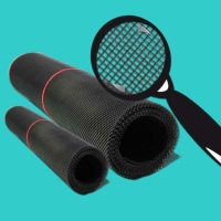 Dieses weiße Plastiknetz mit 3,4 mm Maschenweite...