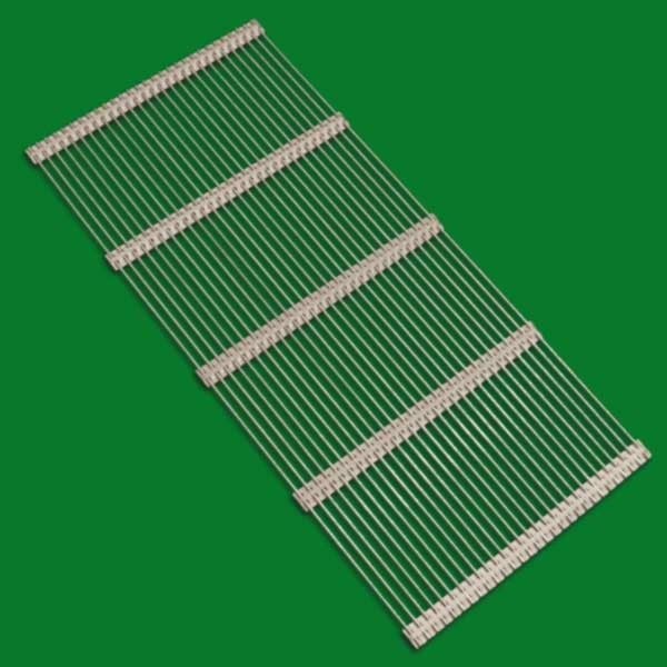 Das Drohnen-Metall-Absperrgitter in der Größe 435 x 435 mm ist ein essentielles Werkzeug zur Drohnenschonung und Varroa-Kontrolle. Mit einem Gitterabstand von ca. 5,2 mm ermöglicht es das Trennen von Drohnen und Arbeiterinnen, ohne die Bienen zu stören. Ein wichtiges Produkt zur Unterstützung einer gesunden Bienenzucht.