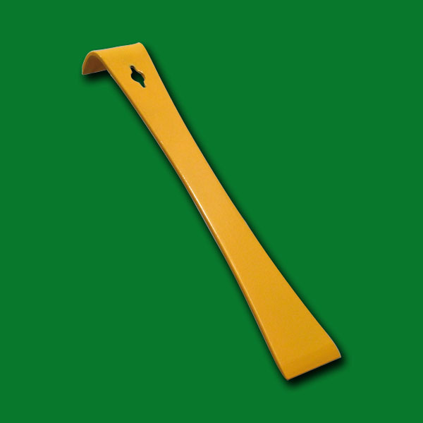 Der Stockmeißel in AMI-Form aus gehärtetem Federstahl zeichnet sich durch seine schlanke, gelb lackierte Form aus. Mit einer Länge von ca. 23 cm und beidseitig geschliffen, eignet er sich perfekt für präzise Arbeiten beim Öffnen und Bearbeiten von Bienenwaben. Ein robuster Helfer für den täglichen Einsatz.