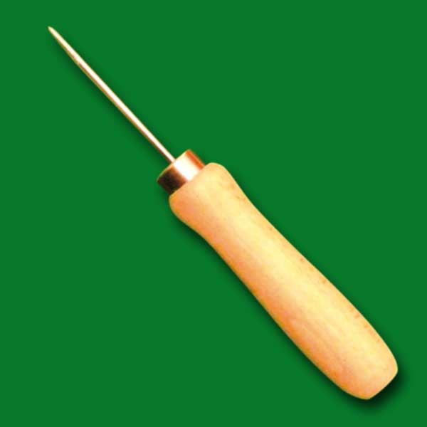 Der Pfriemen Classic ist ein praktisches Werkzeug zum Lochen und Reinigen von Rähmchen. Mit einem robusten Holzgriff und einer Gesamtlänge von 16,5 cm ermöglicht dieser Pfriemen eine präzise Handhabung und erleichtert das Arbeiten im Bienenstock. Ein unverzichtbares Tool für jeden Imker.