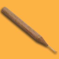 Formholz mit Umlarvnadel