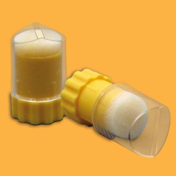 Der gelbe Zeichenkolben aus Kunststoff ist mit einem Rohr und einer Schlitzöffnung ausgestattet und eignet sich hervorragend zum Markieren der Königin. Mit einer Länge von 6 cm und einem Durchmesser von 4 cm ermöglicht er eine einfache und präzise Handhabung.