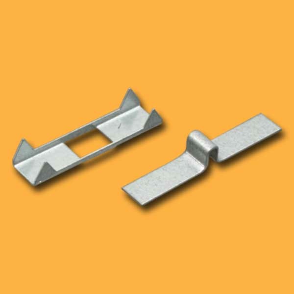 Der Deckelriegel für EWK ist verzinkt und besteht aus zwei Teilen, die eine sichere und stabile Verriegelung gewährleisten. Mit 10 Paaren ist er ideal für den Einsatz in größeren Imkereibetrieben.