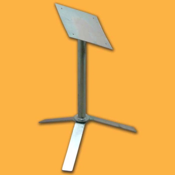 Der Standfuß für Modelle Art.-Nr. 3200 und 3208 bietet eine stabile Grundlage für Ihren Sonnenwachsschmelzer. Er sorgt dafür, dass das Gerät sicher und aufrecht steht, was für eine effiziente Nutzung unerlässlich ist.