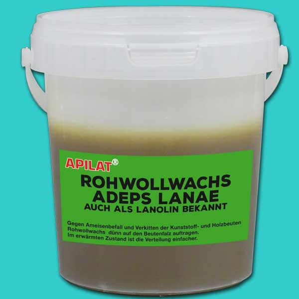 Das ApiLanol, ungereinigtes Wollfett in einer 500 g-Packung, ist ein vielseitiges Produkt, das besonders für das Verkitten von Beuten und die Bekämpfung von Ameisenbefall eingesetzt wird. Ideal für den äußeren Falzbereich der Beute, nicht im Innenraum anwenden.