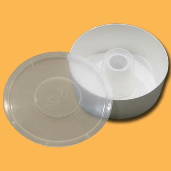 Der runde Futtertrog (2 l) aus Kunststoff ist besonders für Mini-Plus Beuten geeignet. Er bietet eine praktische und hygienische Möglichkeit zur Bienenfütterung und hat einen Durchmesser von 215 mm bei einer Höhe von 80 mm.
