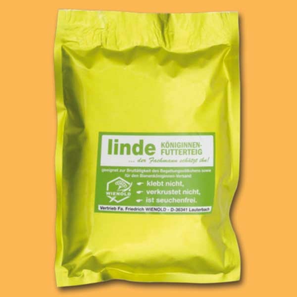 Der Linde Königinnen-Futterteig (1 kg) ist speziell für die Aufzucht von Bienenköniginnen entwickelt. Der nährstoffreiche Teig fördert die Brutentwicklung und unterstützt die Königinnenzucht.