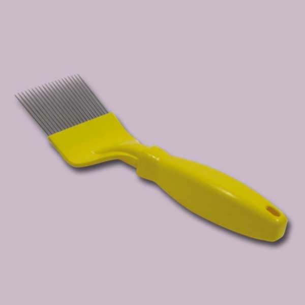 Die gerade Entdecklungsgabel aus Kunststoff überzeugt mit ergonomischem Griff und rostfreien Edelstahl-Nadeln. Ein leichtes und handliches Werkzeug, das präzises Arbeiten beim Entdeckeln Ihrer Honigwaben ermöglicht.