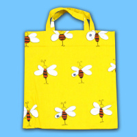 Diese gelbe Baumwoll-Tragetasche mit buntem Bienenmotiv...