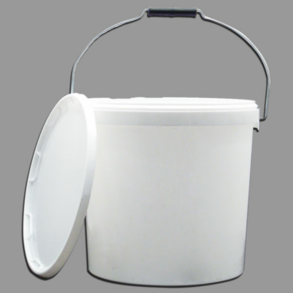 25-kg-Plastik-Hobbock mit zwei Tragemuscheln, Deckel und Tragebügel. Eine robuste und praktische Lösung für größere Honigmengen.