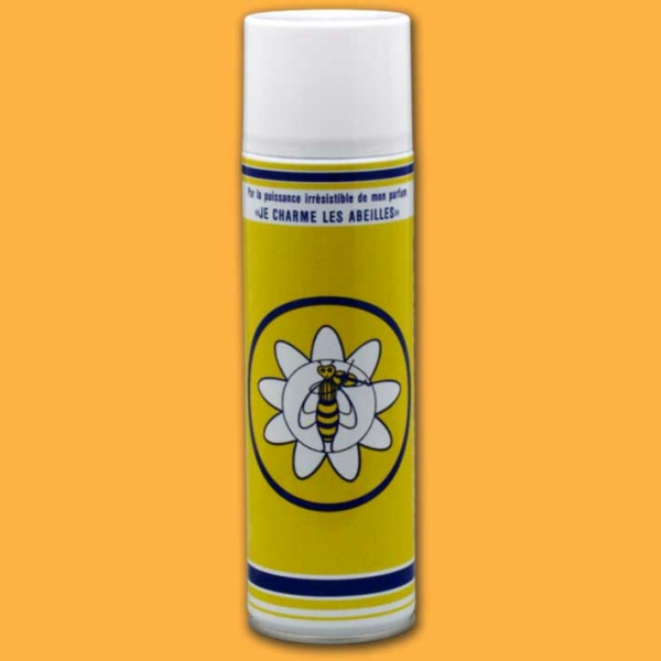 Das Schwarmlockspray im Handzerstäuber (200 ml) auf Pheromonbasis ist ein effektives Mittel zur Schwarmverhinderung. Der praktische Handzerstäuber sorgt für eine gezielte Anwendung, um Bienenschwärme in der Nähe anzulocken.