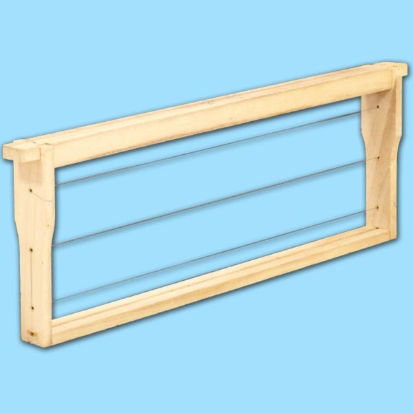 Das Dadant-US-Honigraumrähmchen mit Hoffmann-Seiten ist gezapft, genagelt, geöst und gedrahtet. Mit seinen Maßen von 482 x 159 mm und der stabilen Holzstärke (Oberträger 27 x 22 mm) bietet es eine langlebige Lösung für die Honigernte.