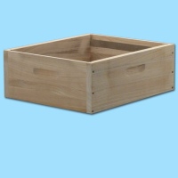 Die MCB Honigraumzarge -Dadant-Blatt- aus Holz ist...