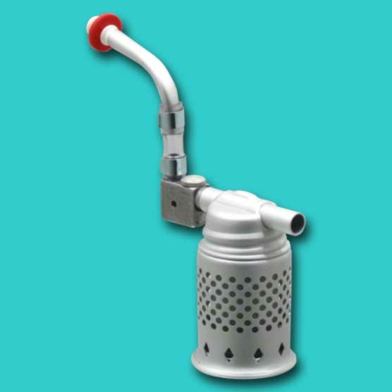 Der FILIUS Rauchbläser aus Aluminium überzeugt durch sein praktisches Design und eine kompakte Größe. Mit einem Durchmesser von 6 cm und einer Höhe von 10 cm eignet er sich hervorragend für präzises Arbeiten im Bienenstock. Das Kugelventil sorgt für eine gleichmäßige Rauchabgabe, ideal für den Einsatz im Imkereibereich.