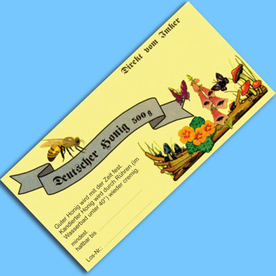 Diese Etiketten für 500g Honiggläser zeichnen sich durch einen gelben Hintergrund und bunte Designelemente aus. Sie sind nassklebend und bieten Platz für die Sortenbezeichnung des Honigs. Mit 100 Etiketten pro Packung eignen sie sich hervorragend für die Präsentation von Deutschem Bienenhonig. Die Etiketten tragen den Aufdruck Deutscher Bienenhonig, jedoch ohne Sortenbezeichnung.
