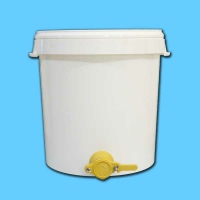 Der 40 kg Plastik-Hobbock eignet sich ideal für die...