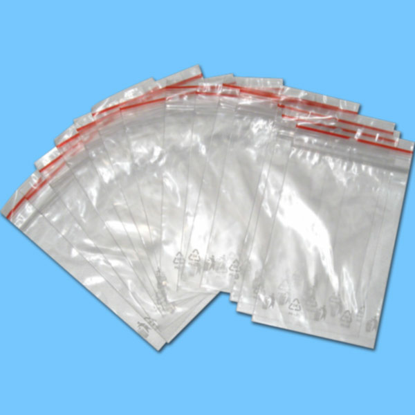 Diese PP-Bodenbeutel mit Bienenmotiv sind ideal für größere Gläser, etwa für 500g Honiggläser. Mit einer Größe von 235 x 145 mm bieten sie ausreichend Platz und sind eine praktische sowie ansprechende Verpackungslösung. Im Set sind 10 Beutel enthalten, die mit einem liebevollen Bienenmotiv geschmückt sind.