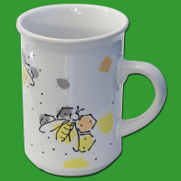 Tasse mit modernem Bienenmotiv