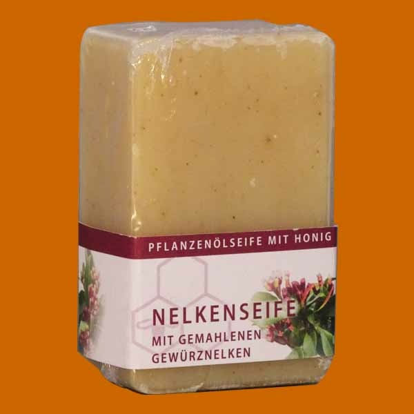 Die Nelkenseife mit Honig verwöhnt Ihre Haut mit einem würzigen Duft und den pflegenden Eigenschaften von Honig. Sie ist sanft zur Haut und sorgt für ein angenehmes Hautgefühl.