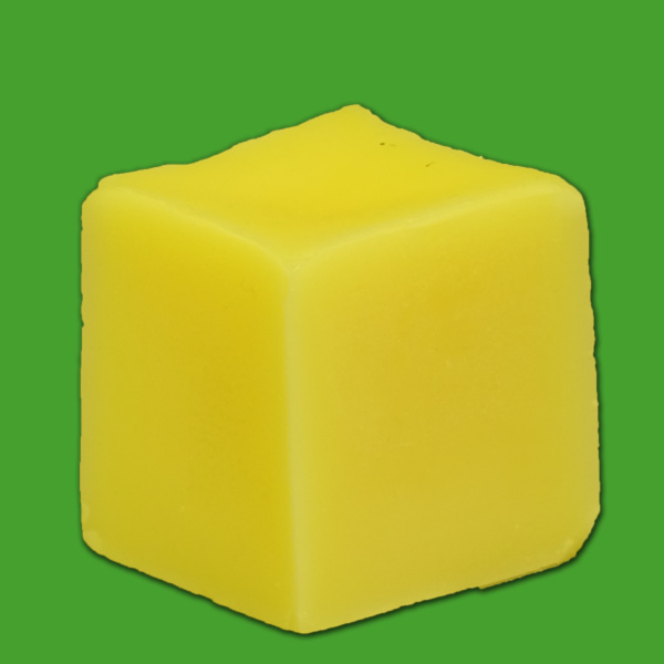 Die Kubus, klein-Form ermöglicht die Herstellung von kleinen, geometrischen Kerzen mit einem Wachsgewicht von 80 g und einer Größe von 5 x 4,5 cm. Ideal für kreative DIY-Projekte und kleine, feine Dekorationen.