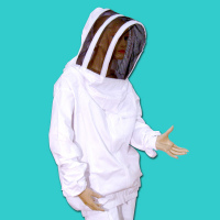 Diese Imker-Jacke in Größe 5XL vereint...